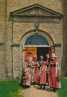 Traditional Hindelooper costume. "pc hindeloopen kerk j 70” by janwillemsen is licensed under CC BY-NC-SA 2.0