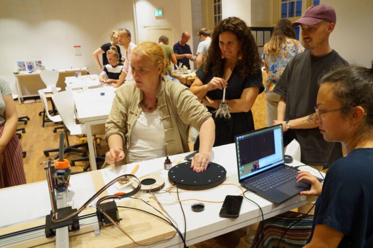 Controlling the revolution speed of the tool