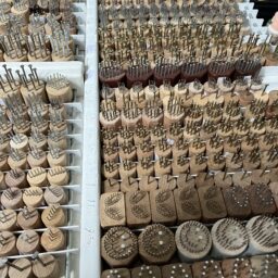 Staphorster stipwerk: stamps with nails